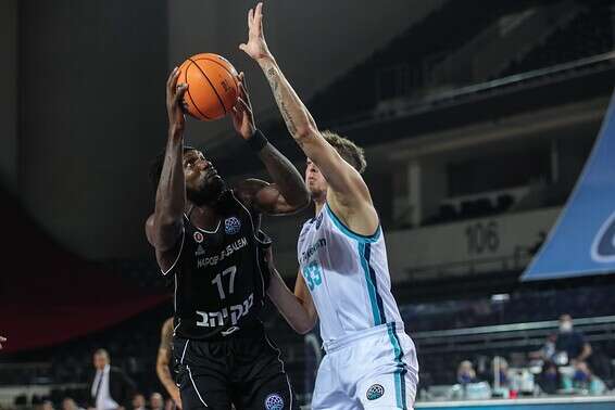 בריימו מתקשה בצבע, הערב // צילום: ליגת האלופות של פיב"א